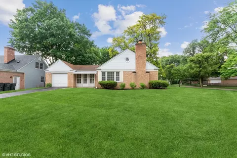 Exterior - 402 Berry Rd, Barrington, IL 60010 photo 2 of 6