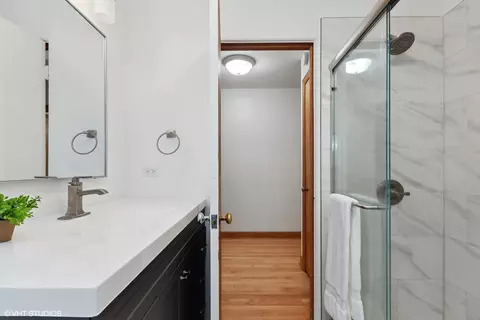 Bath - 402 Berry Rd, Barrington, IL 60010 photo 1 of 2