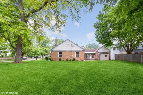 Exterior - 402 Berry Rd, Barrington, IL 60010 photo 4 of 6