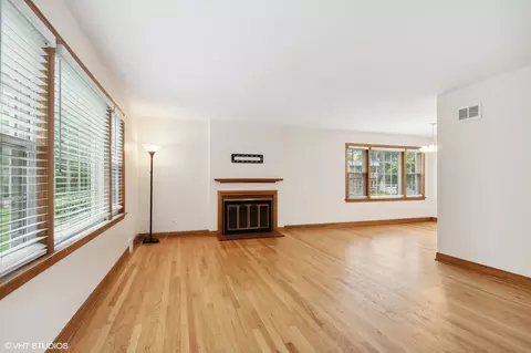 Living - 402 Berry Rd, Barrington, IL 60010 photo 2 of 3