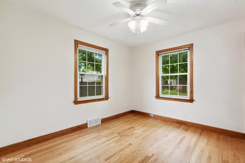 Bedroom - 402 Berry Rd, Barrington, IL 60010 photo 3 of 3