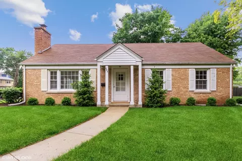 402 Berry Rd, Barrington, IL 60010