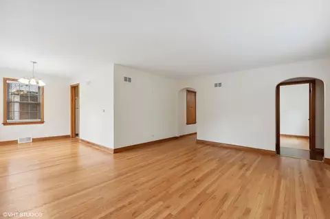 Living - 402 Berry Rd, Barrington, IL 60010 photo 3 of 3