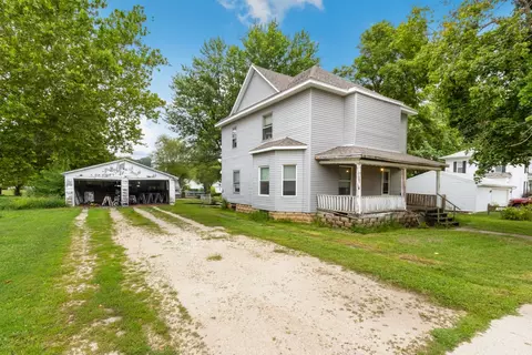 210 N Main St, Tampico, IL 61283
