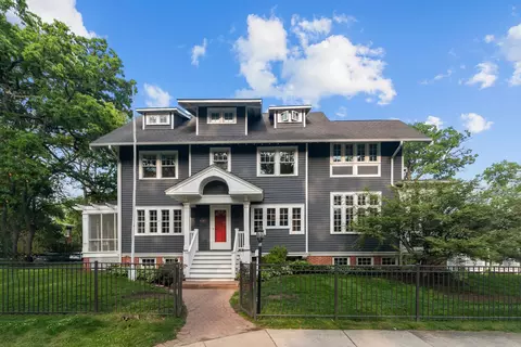 633 Elmwood Ave, Wilmette, IL 60091