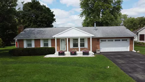 204 Kellerhal Dr, Cissna Park, IL 60924