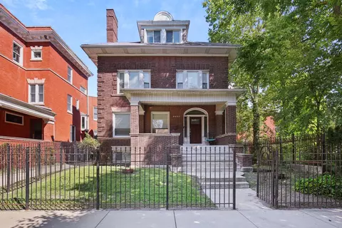 Exterior - 1036 E Hyde Park Blvd, Chicago, IL 60615 photo 1 of 3