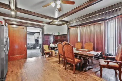 Dining - 1036 E Hyde Park Blvd, Chicago, IL 60615 photo 1 of 2