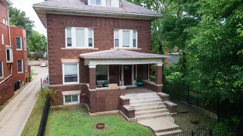 1036 E Hyde Park Blvd, Chicago, IL 60615