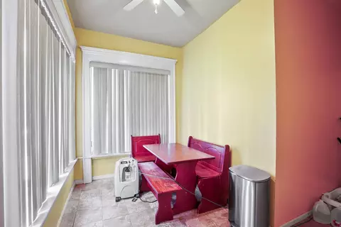 Dining - 1036 E Hyde Park Blvd, Chicago, IL 60615 photo 2 of 2