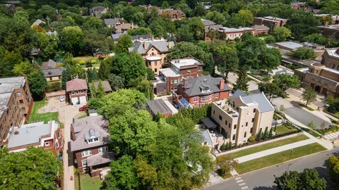 View/Area - 1036 E Hyde Park Blvd, Chicago, IL 60615 photo 1 of 7