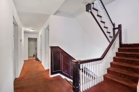 Entry Way - 1036 E Hyde Park Blvd, Chicago, IL 60615 photo 3 of 3