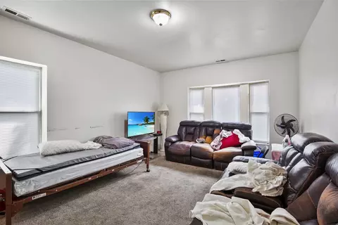 Living - 1036 E Hyde Park Blvd, Chicago, IL 60615 photo 2 of 2