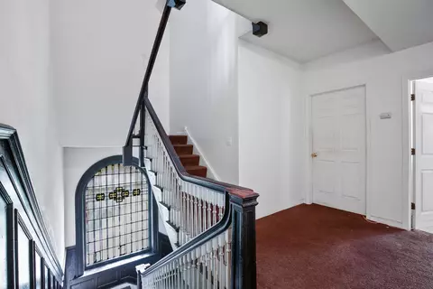 Entry Way - 1036 E Hyde Park Blvd, Chicago, IL 60615 photo 2 of 3