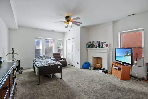 Bedroom - 1036 E Hyde Park Blvd, Chicago, IL 60615 photo 1 of 4