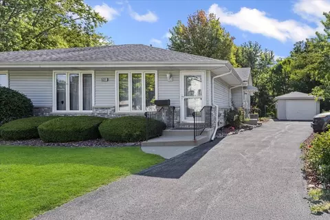 15311 Creekside Dr, Oak Forest, IL 60452