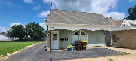 8 12 E Main St, Mount Morris, IL 61054