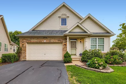 21208 Montclare Lake Dr, Crest Hill, IL 60403