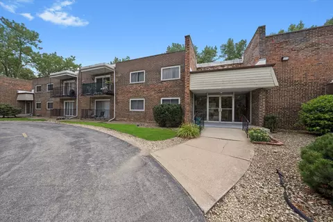 2807 Willow Rd #103, Homewood, IL 60430
