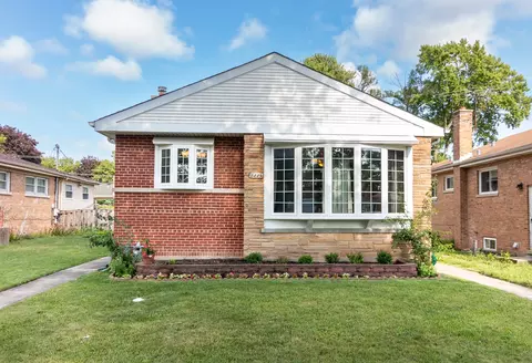 8449 Christiana Ave, Skokie, IL 60076