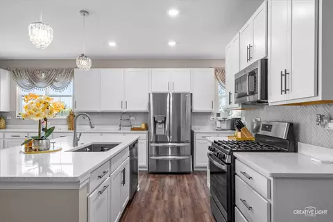Kitchen - 16031 S Crossing Dr, Plainfield, IL 60586 photo 2 of 3