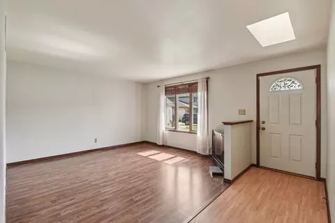 Living - 1316 Trend Dr, Morris, IL 60450 photo 3 of 8
