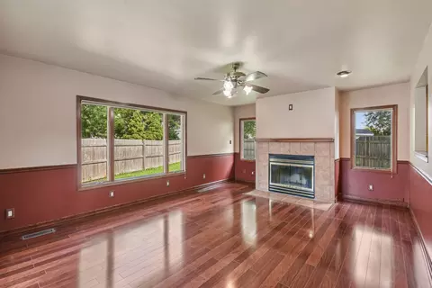 Living - 1316 Trend Dr, Morris, IL 60450 photo 7 of 8