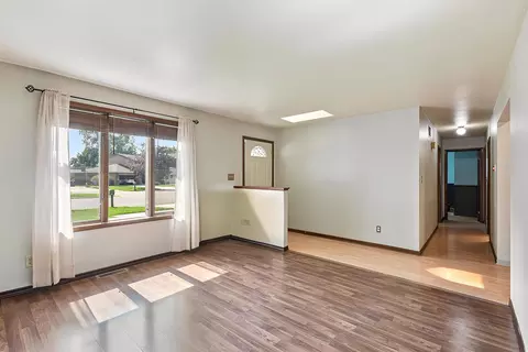 Living - 1316 Trend Dr, Morris, IL 60450 photo 2 of 8