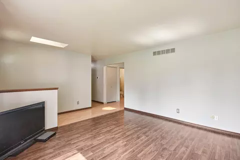 Living - 1316 Trend Dr, Morris, IL 60450 photo 4 of 8