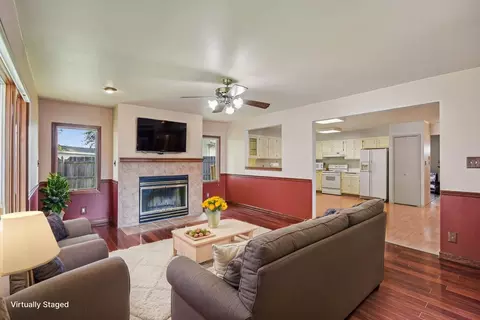 Living - 1316 Trend Dr, Morris, IL 60450 photo 5 of 8