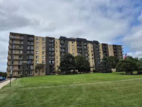 5400 Walnut Ave #712, Downers Grove, IL 60515