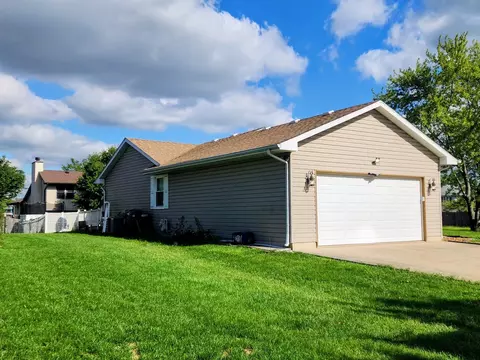 Exterior - 1900 Mystic Dr, Plainfield, IL 60586 photo 5 of 6