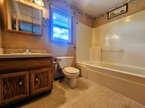 Bath - 1900 Mystic Dr, Plainfield, IL 60586 photo 2 of 2