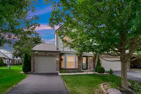 9205 Lake View Dr, Orland Park, IL 60462