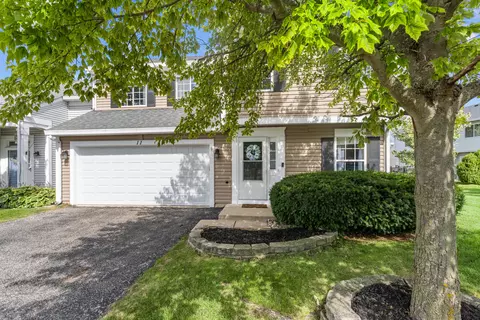 11 Dogwood Ct, Lake In The Hills, IL 60156