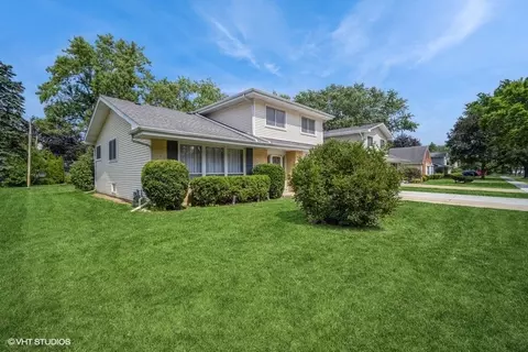 1922 E Hopi Ln, Mount Prospect, IL 60056