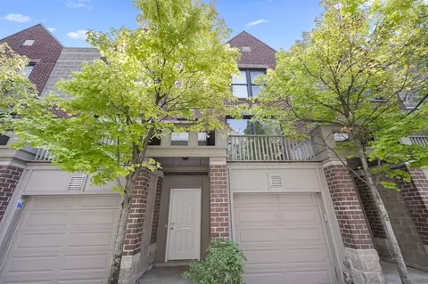 2743 N Wayne Ave #C, Chicago, IL 60614