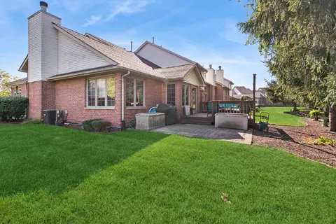 18330 Pond View Ct, Tinley Park, IL 60477
