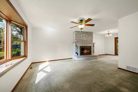 Living - 533 Wendt Ave, East Dundee, IL 60118 photo 1 of 5