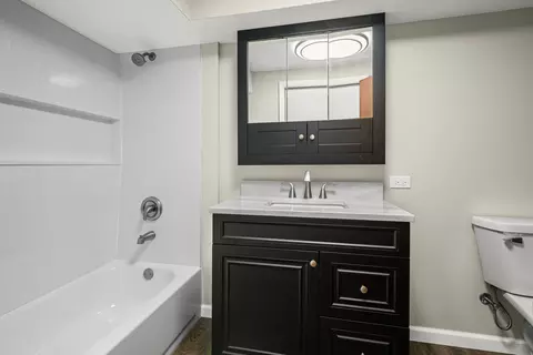 Bath - 533 Wendt Ave, East Dundee, IL 60118 photo 2 of 2