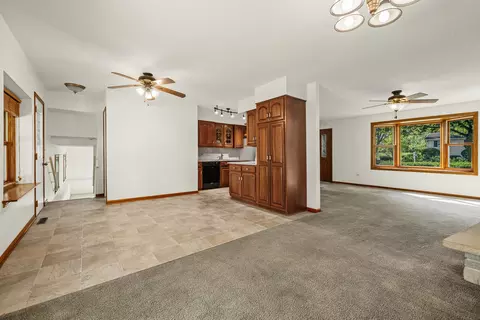 Living - 533 Wendt Ave, East Dundee, IL 60118 photo 3 of 5