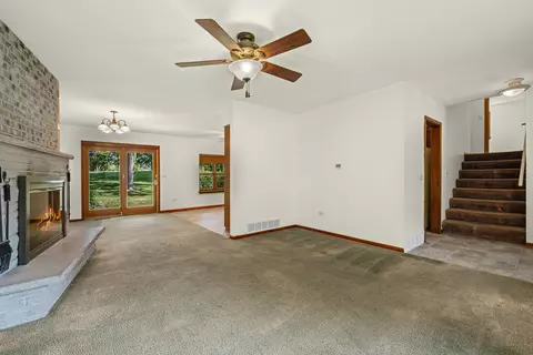 Living - 533 Wendt Ave, East Dundee, IL 60118 photo 2 of 5
