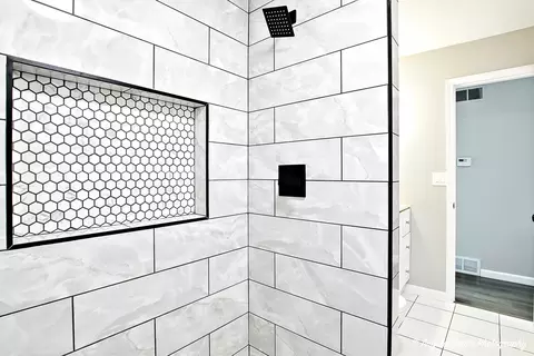 Bath - 2029 Gideon Ave, Zion, IL 60099 photo 1 of 2
