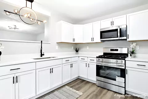 Kitchen - 2029 Gideon Ave, Zion, IL 60099 photo 3 of 4