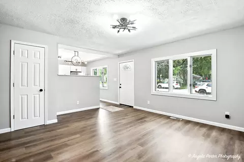 Living - 2029 Gideon Ave, Zion, IL 60099 photo 1 of 3
