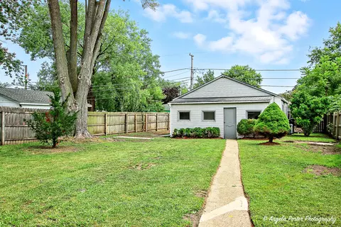 Exterior - 2029 Gideon Ave, Zion, IL 60099 photo 4 of 6