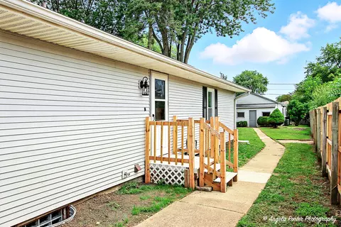 Exterior - 2029 Gideon Ave, Zion, IL 60099 photo 3 of 6