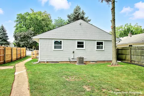 Exterior - 2029 Gideon Ave, Zion, IL 60099 photo 6 of 6