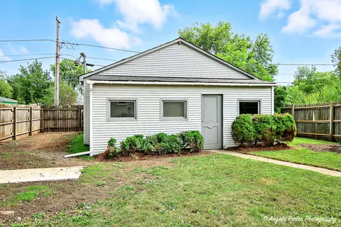 Exterior - 2029 Gideon Ave, Zion, IL 60099 photo 5 of 6