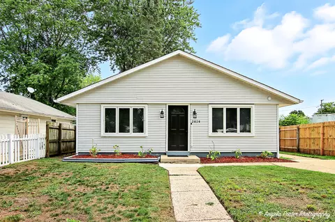 Exterior - 2029 Gideon Ave, Zion, IL 60099 photo 2 of 6